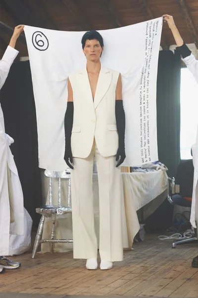Look 15